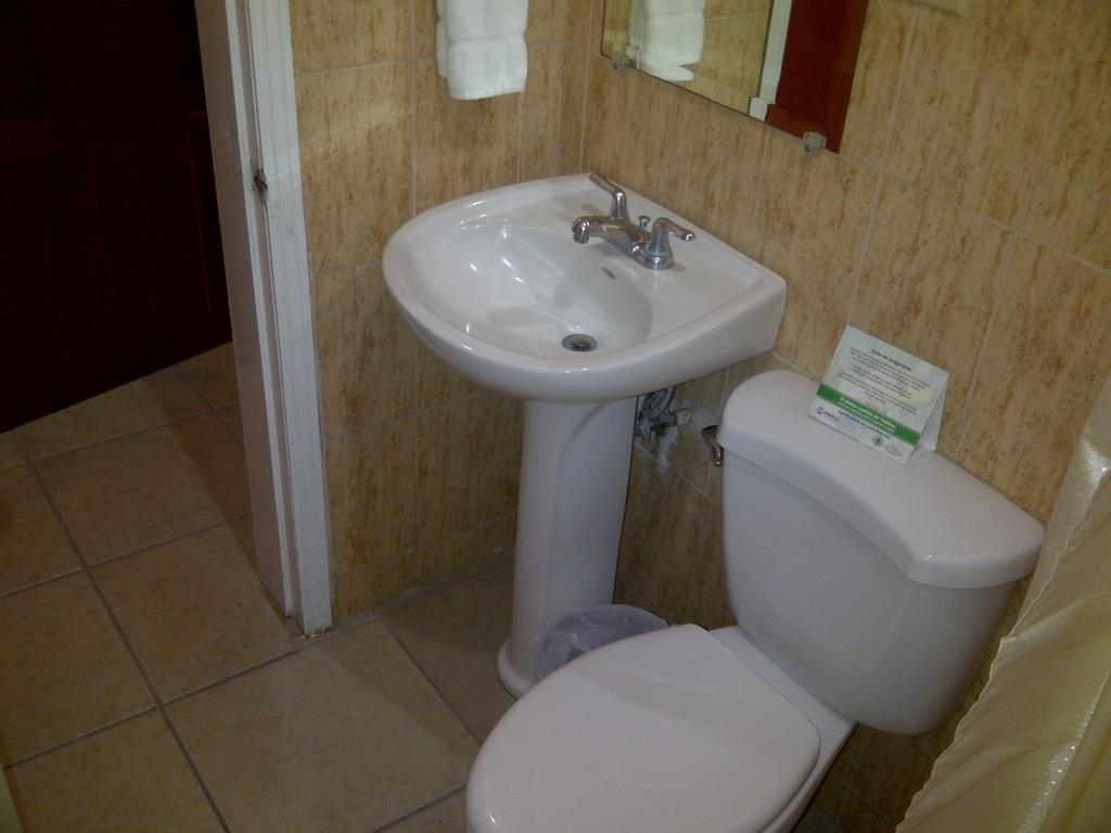 Hotel Cibeles La Ceiba Eksteriør billede